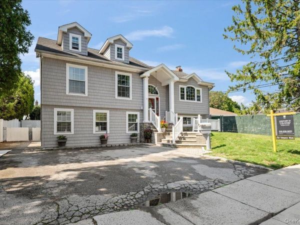 16 Taft Avenue , Bethpage, NY 11714