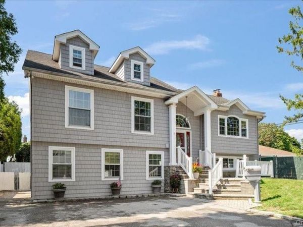 16 Taft Avenue, Bethpage, NY 11714