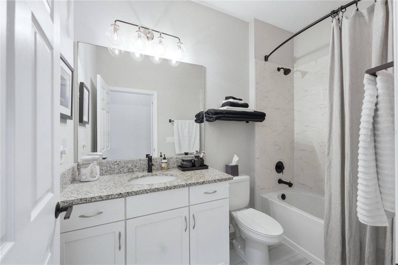 3583 Secret Stroll Drive, Sarasota, FL 34240 Photo