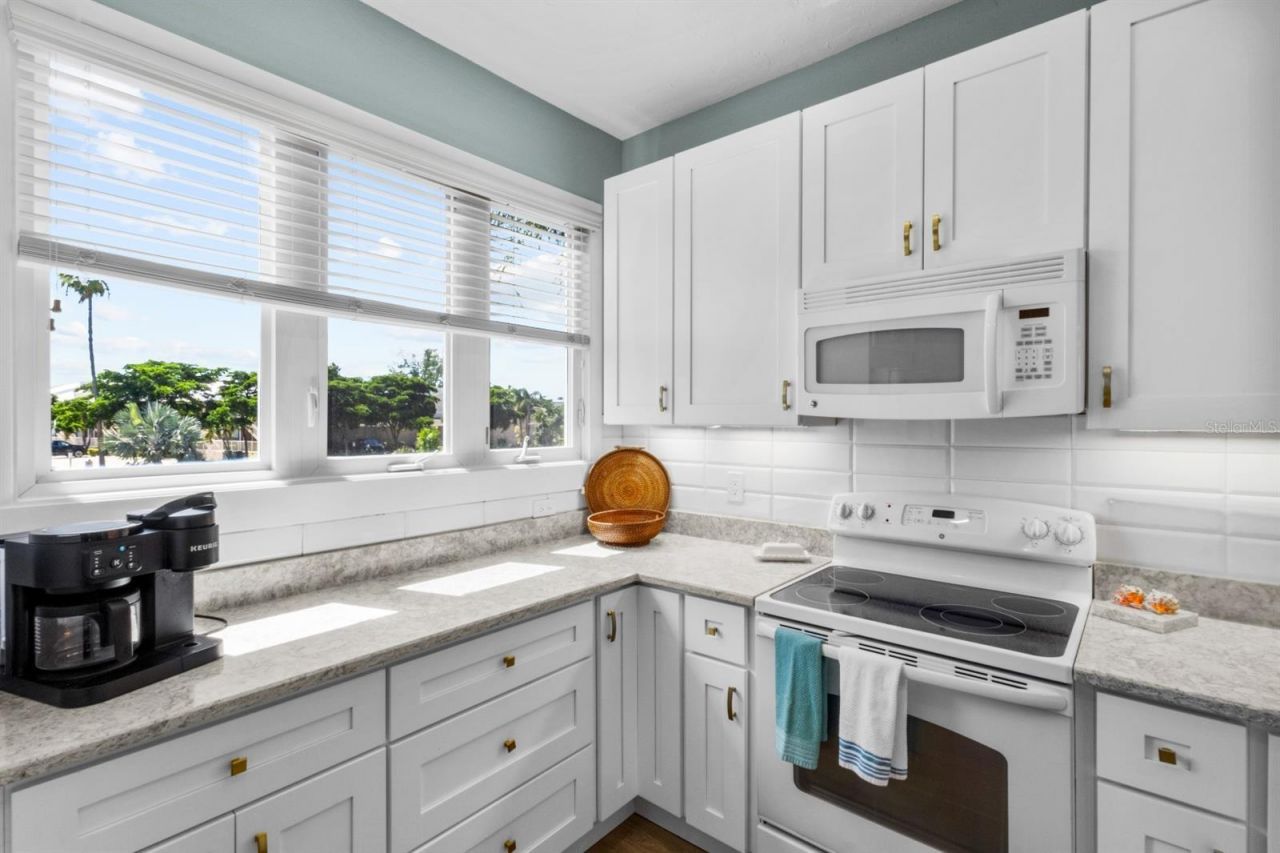 521 Forest Way, Longboat Key, FL 34228 Photo