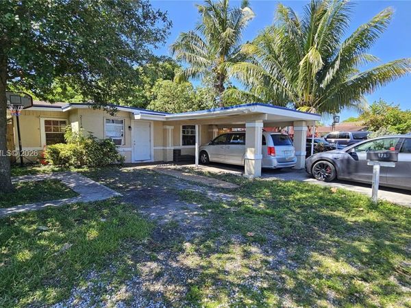 2114 NW 5th St , Pompano Beach, FL 33069