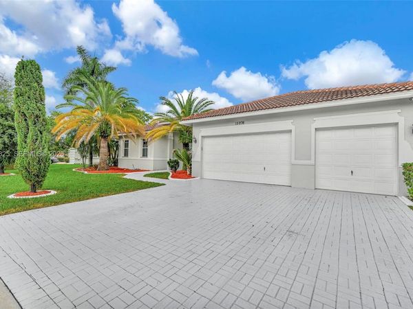 15976 SW 4th St , Pembroke Pines, FL 33027