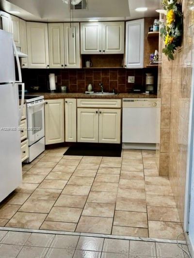 111 Golden Isles Dr, Unit F7, Hallandale Beach, FL 33009 Photo