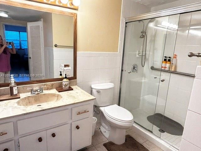 111 Golden Isles Dr, Unit F7, Hallandale Beach, FL 33009 Photo