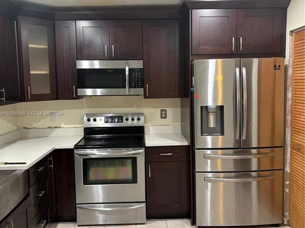 10837 NW 8th St , Pembroke Pines, FL 33026