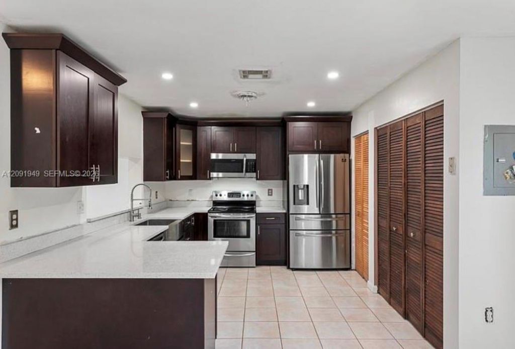 10837 NW 8th St , Pembroke Pines, FL 33026 Photo
