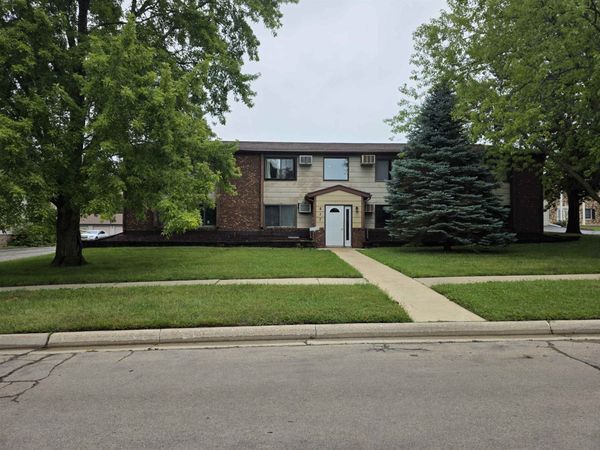 817 Cheshire Court, FREEPORT, IL 61032