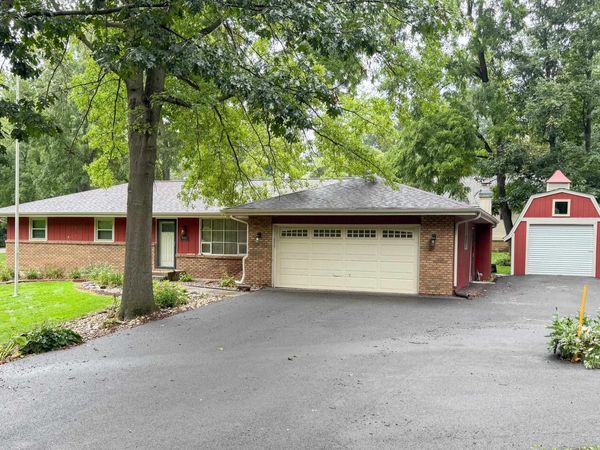 8482 NORTH CREEK RD, ROSCOE, IL 61073