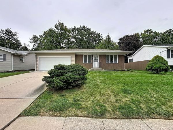 2438 3rd Street , Moline, IL 61265
