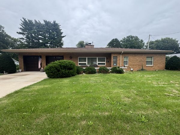 110 N West Street , Cambridge, IL 61238