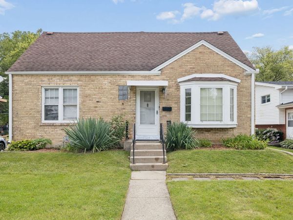 1031 Glenwood Avenue , Waukegan, IL 60085
