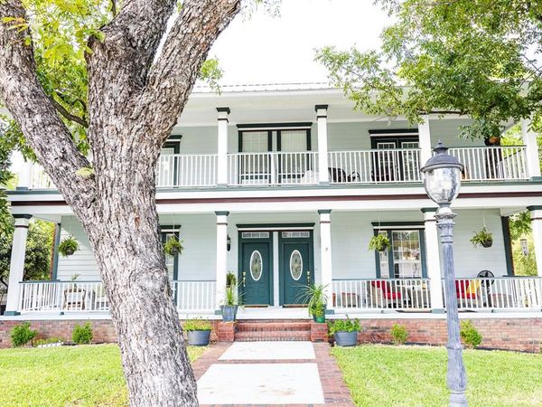 300 W Spring Street, Weatherford, TX 76086