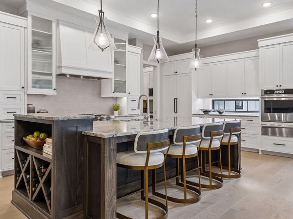 109 Minnetonka Avenue S, Wayzata, MN 55391