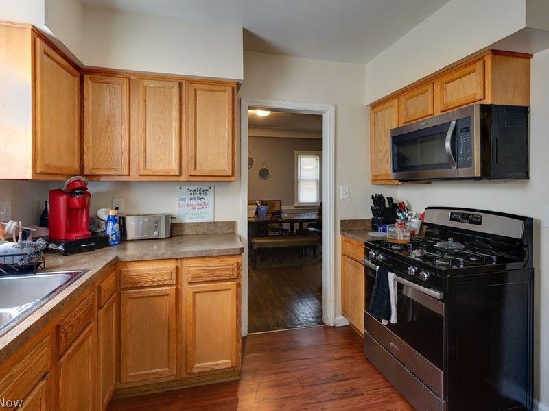 16612 Glendale Avenue, Cleveland, OH 44128 Photo 2