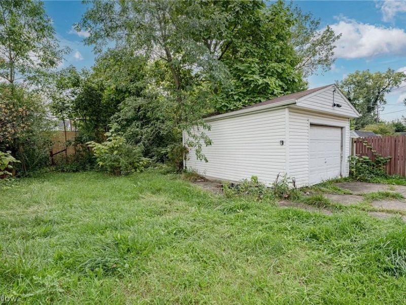 17106 Palda Drive, Cleveland, OH 44128 Photo 6