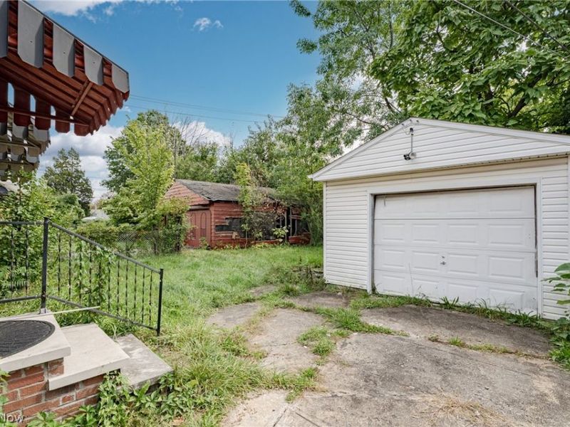 17106 Palda Drive, Cleveland, OH 44128 Photo 8