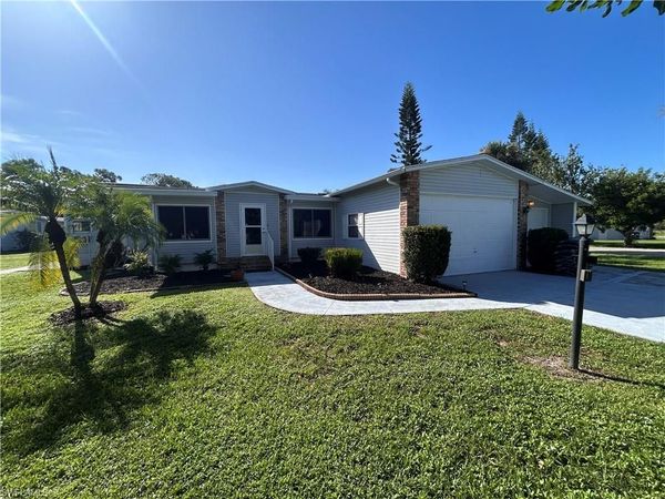 10561 Lake Loop RD, Unit 37M, NORTH FORT MYERS, FL 33903
