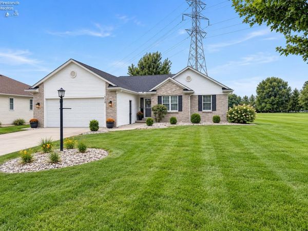 520 E Park Street, Oak Harbor, OH 43449