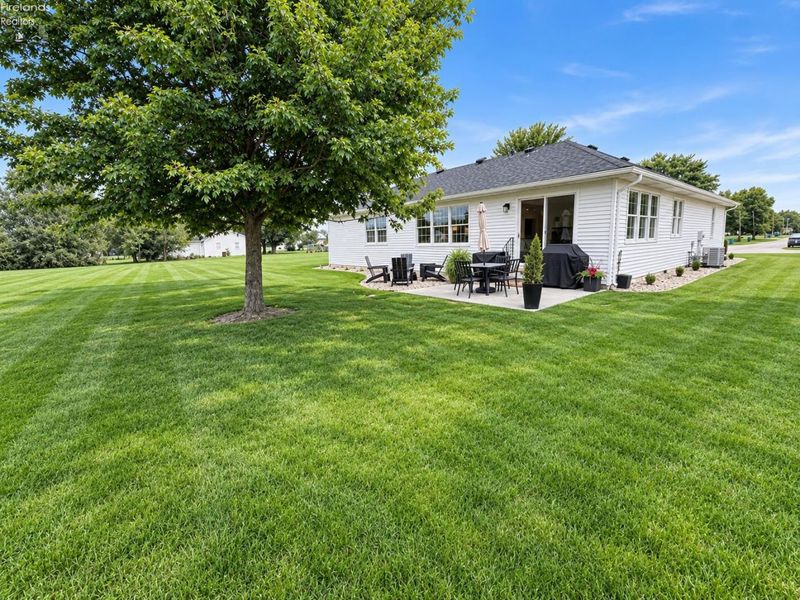 520 E Park Street, Oak Harbor, OH 43449 Photo 2