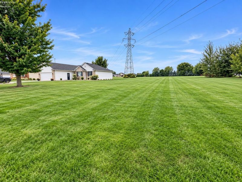 520 E Park Street, Oak Harbor, OH 43449 Photo 3