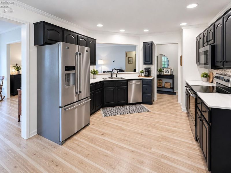 520 E Park Street, Oak Harbor, OH 43449 Photo 9