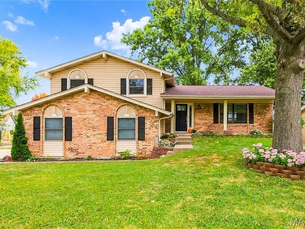 27 Oak Valley Drive, St Peters, MO 63376