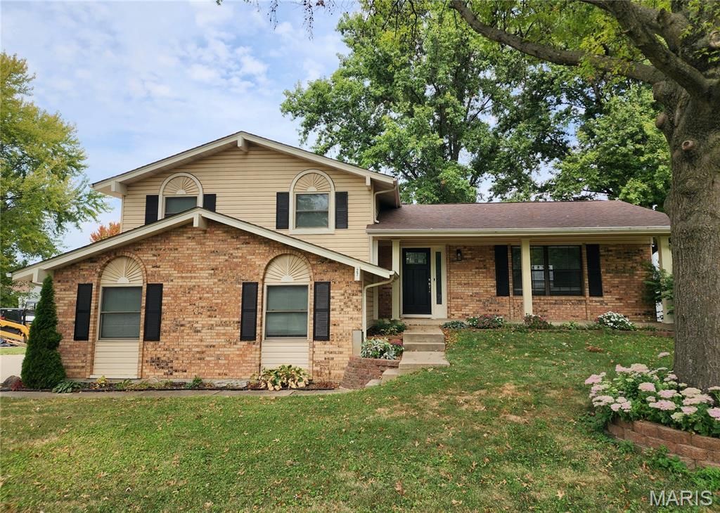 27 Oak Valley Drive , Saint Peters, MO 63376 Main Photo