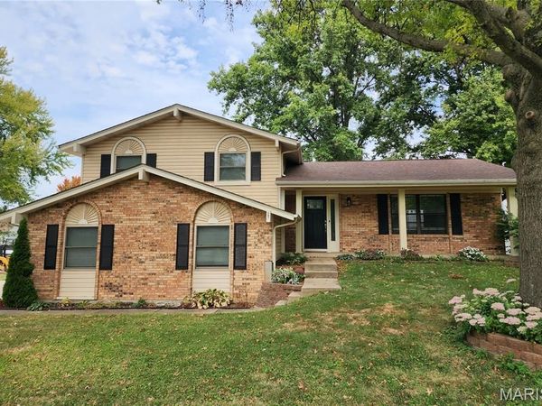 27 Oak Valley Drive , St Peters, MO 63376