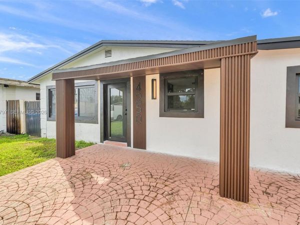4250 SW 24th St , West Park, FL 33023