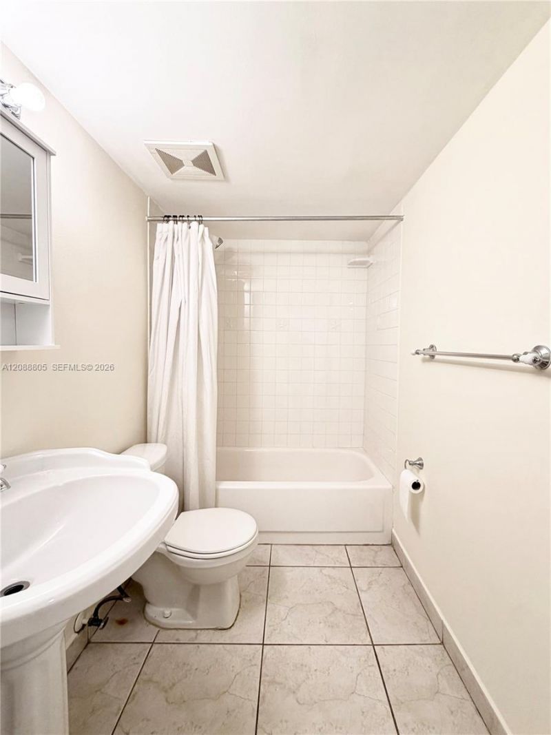 1655 NE 115th St , Unit 11B, Miami, FL 33181 Photo