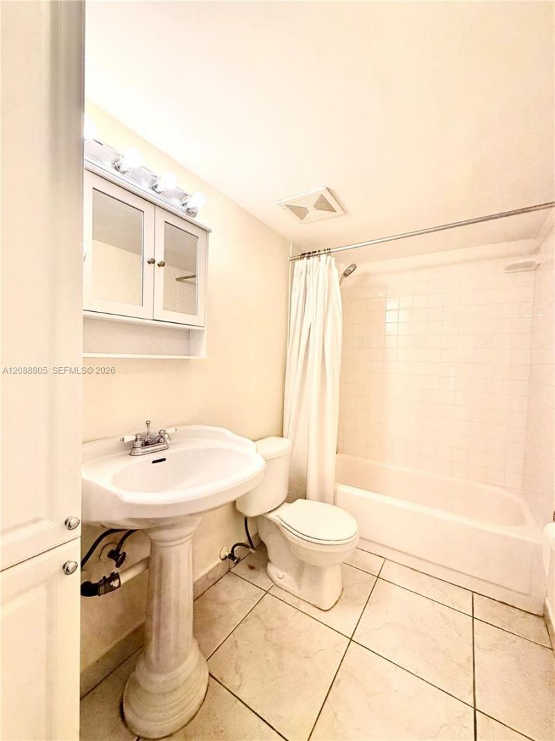 1655 NE 115th St , Unit 11B, Miami, FL 33181 Photo