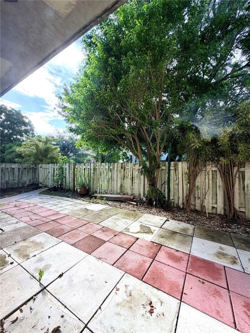 1655 NE 115th St , Unit 11B, Miami, FL 33181 Photo