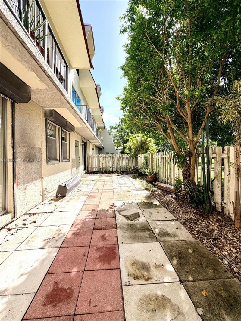 1655 NE 115th St , Unit 11B, Miami, FL 33181 Photo