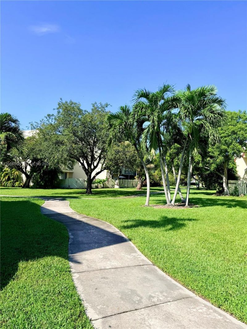 1655 NE 115th St , Unit 11B, Miami, FL 33181 Photo