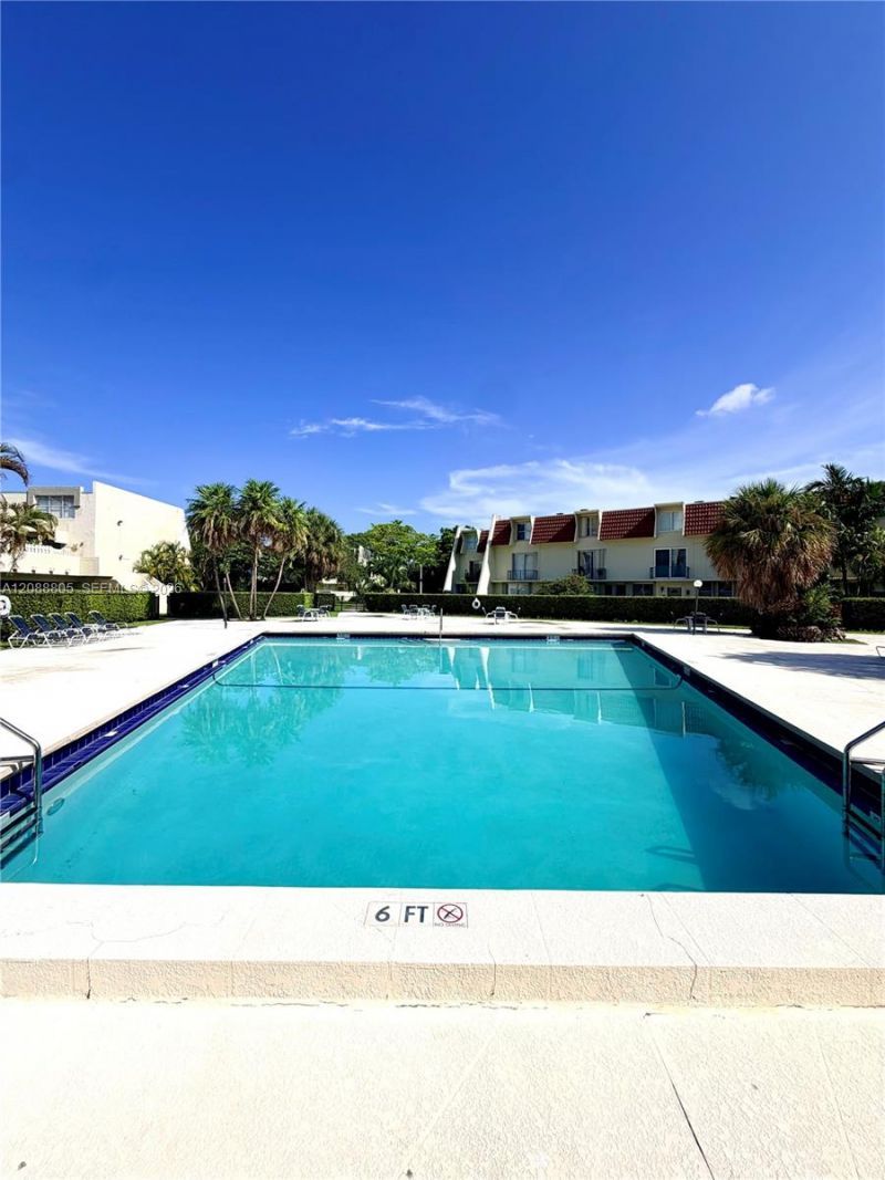 1655 NE 115th St , Unit 11B, Miami, FL 33181 Photo
