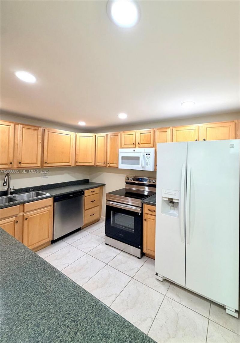 1655 NE 115th St , Unit 11B, Miami, FL 33181 Photo