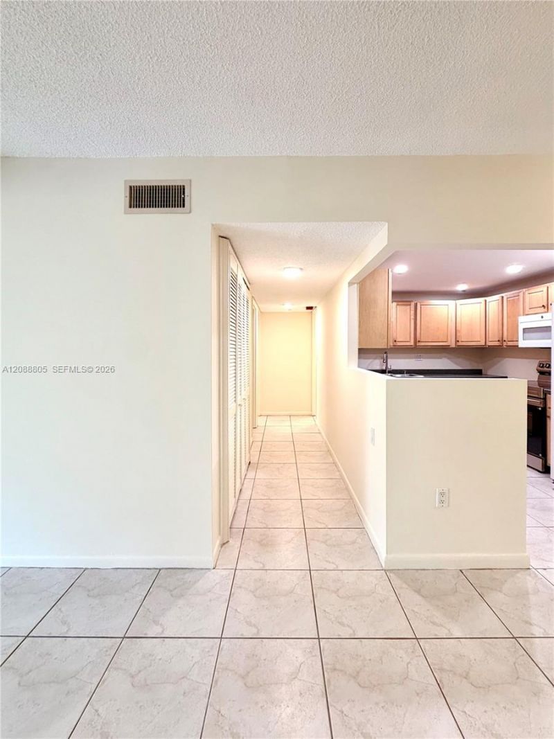 1655 NE 115th St , Unit 11B, Miami, FL 33181 Photo