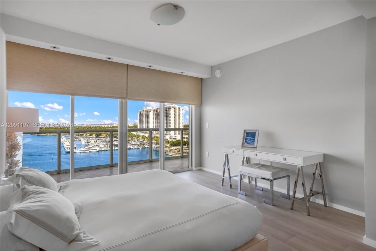 10 Venetian Way, Unit 1404, Miami Beach, FL 33139 Photo