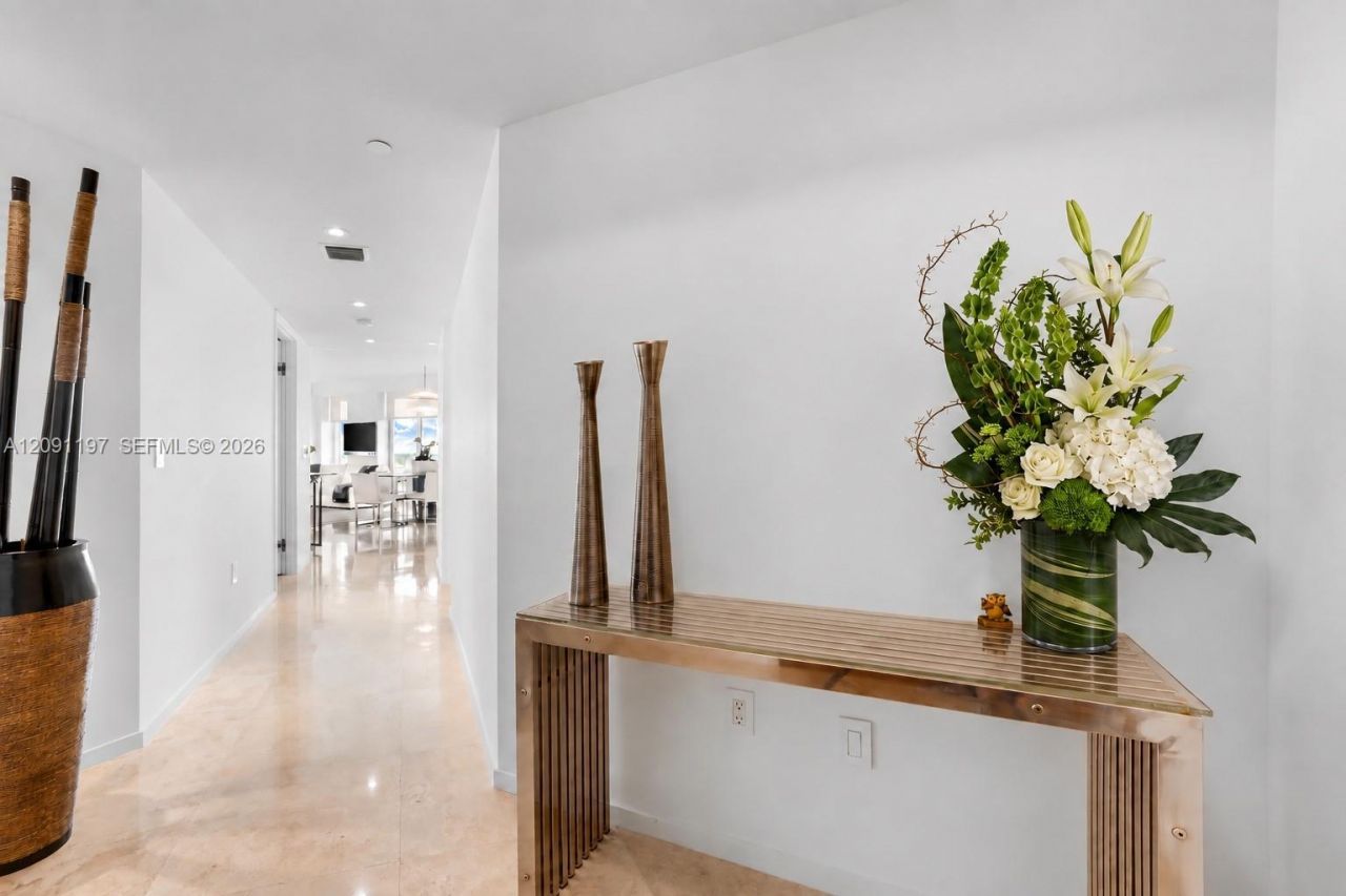 10 Venetian Way, Unit 1404, Miami Beach, FL 33139 Photo