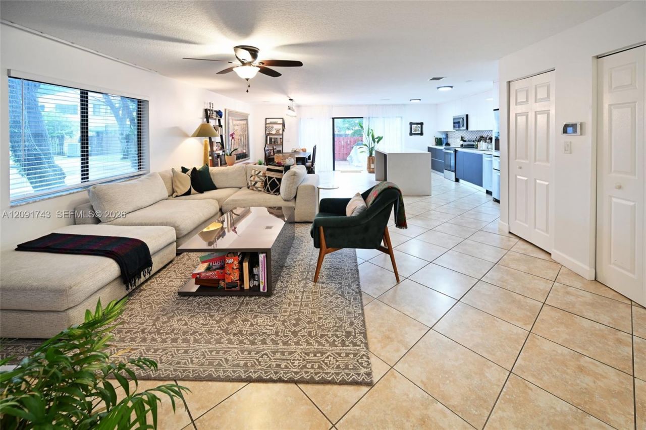 3813 Simms St , Unit 3813, Hollywood, FL 33021 Photo