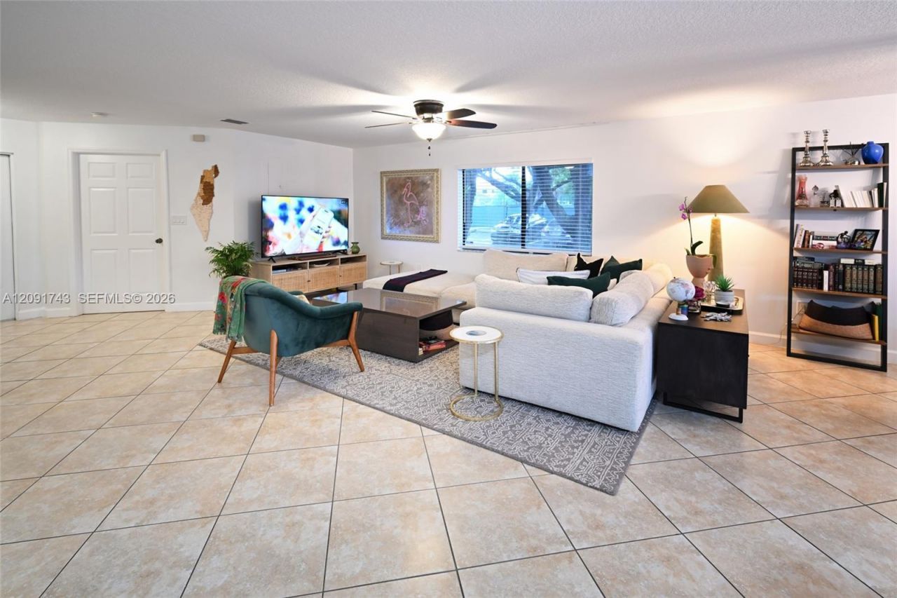 3813 Simms St , Unit 3813, Hollywood, FL 33021 Photo