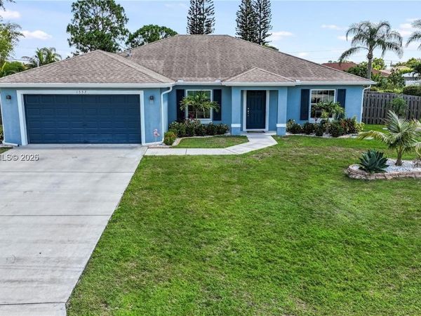 1557 SW Aledo Ln , Port St. Lucie, FL 34953