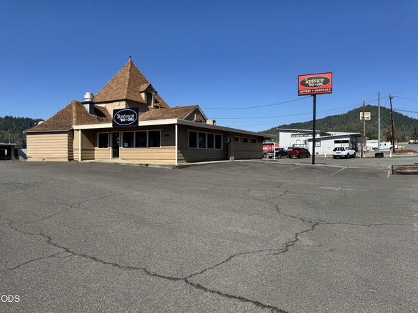 2030 NW Vine Street, Grants Pass, OR 97526
