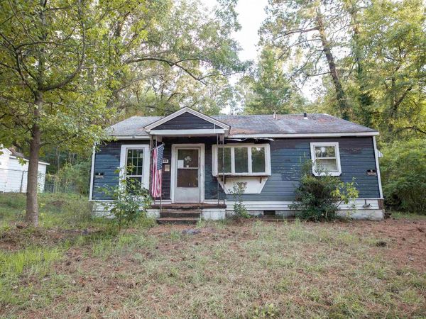 1069 Elm St, Camden, AR 71701