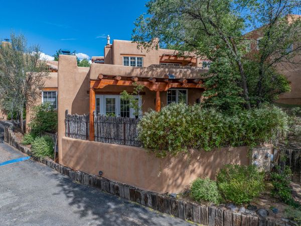 322 Magdalena Road , Unit 9, Santa Fe, NM 87501