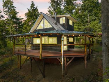 258 Black Bear Ridge Road, Campton, KY 41301