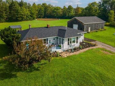 203 Kern Road , Cowlesville, NY 14037