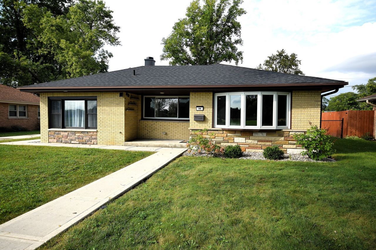 6918 W 116th Street, Worth, IL 60482 Main Photo