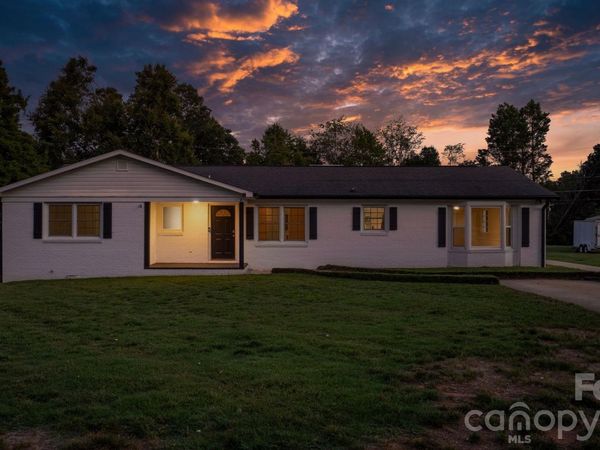 5795 Valley Field Road , Hickory, NC 28602