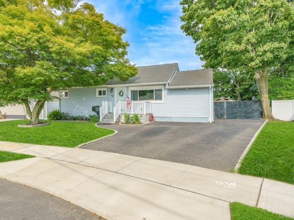 64 Frank Street , Lindenhurst, NY 11757